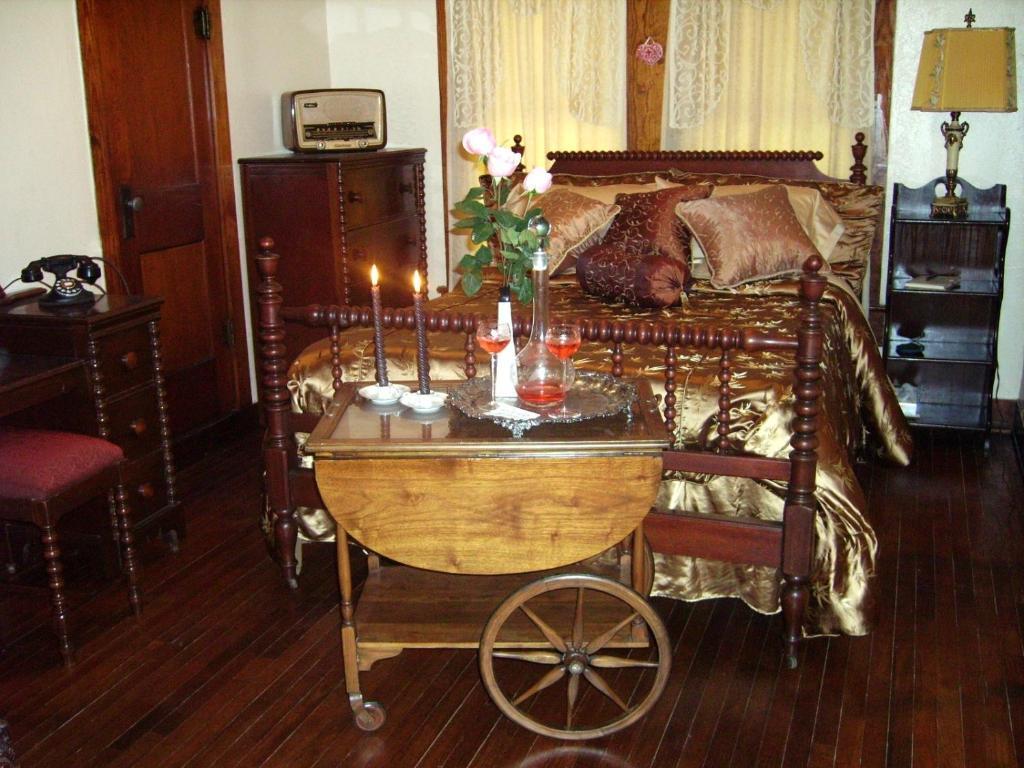 Alla'S Historical Bed And Breakfast, Spa And Cabana Dallas Room photo
